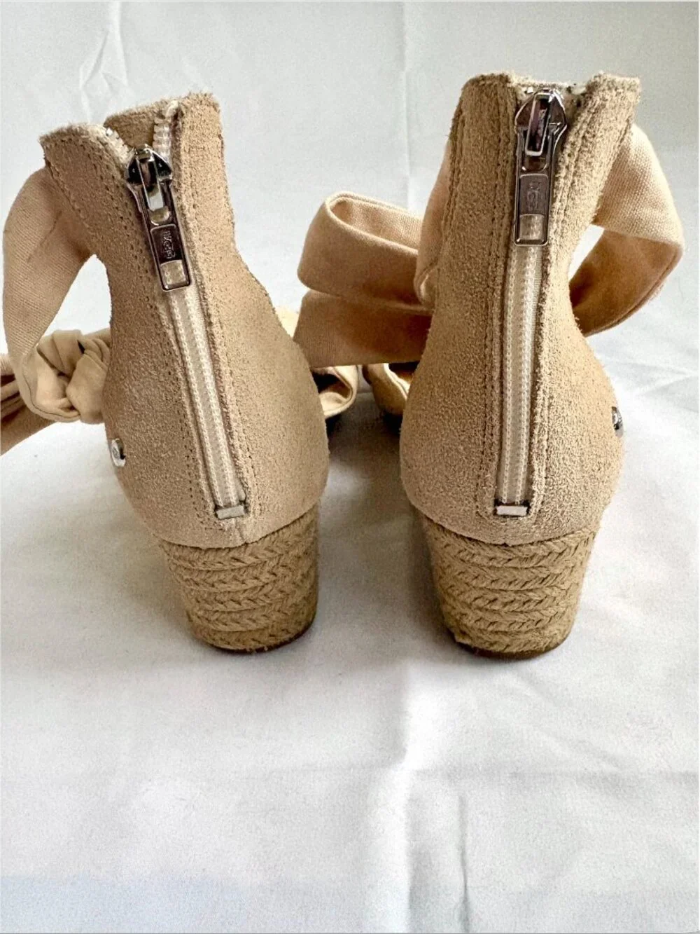 UGG 